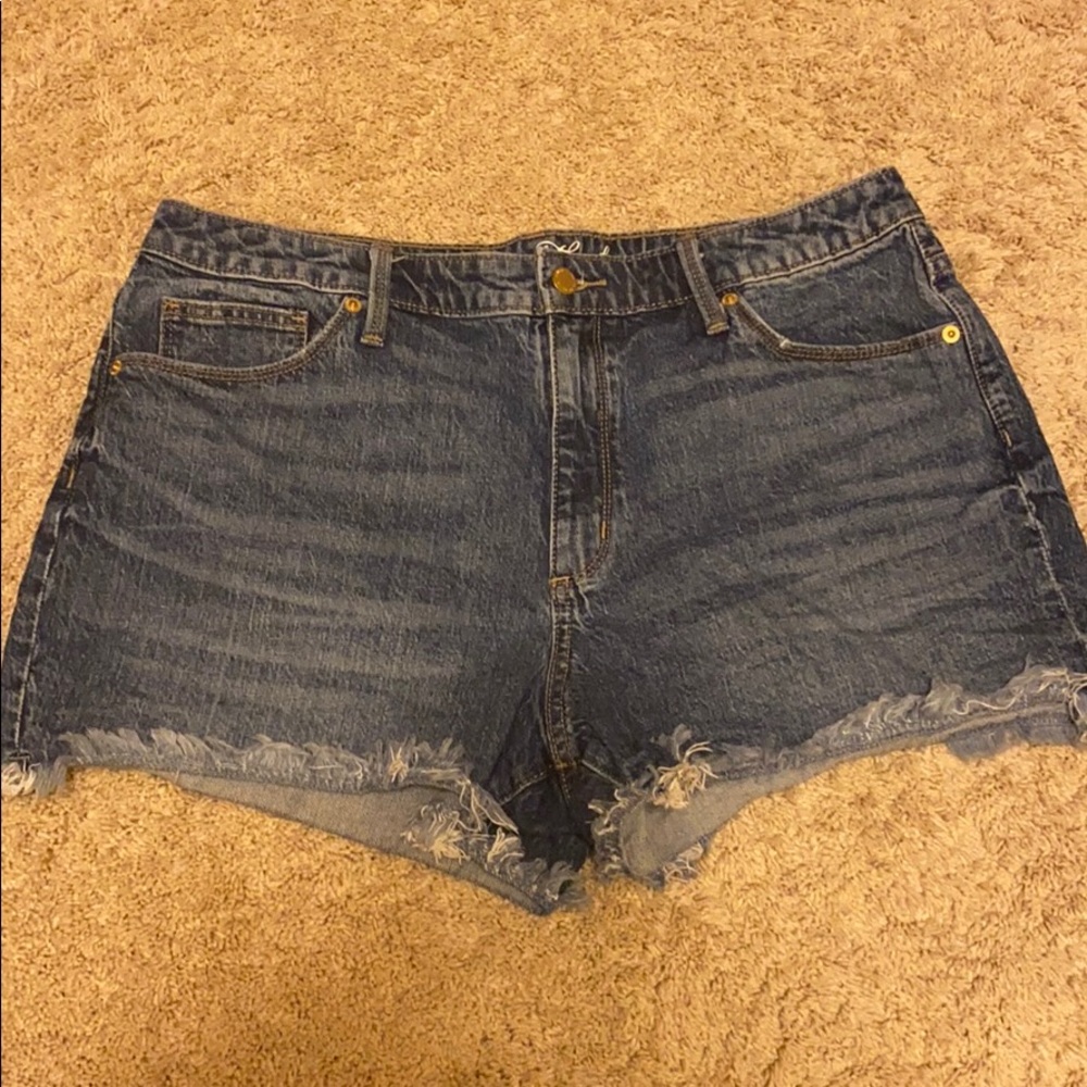 Universal Thread shorts